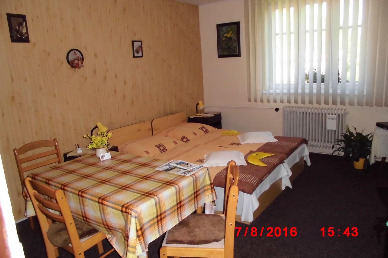 Apartman V Secesni Vile Upice Luaran gambar